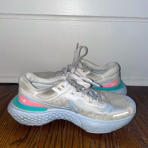 white & gray Nike running sneakers, women’s size 7.5